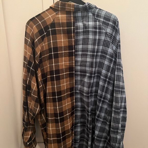 Oversized plaid two toned chemise. - Picture 2 of 2